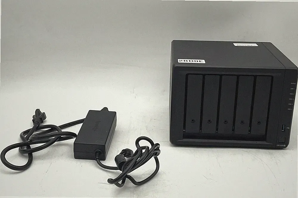 Synology DiskStation DS1520+ 5-Bay NAS USB Ethernet Standalone Black W / Power
