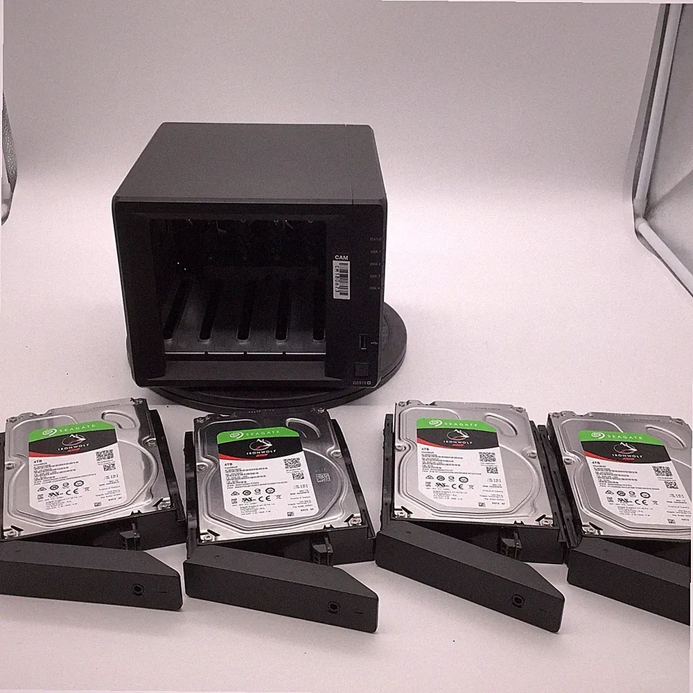 Synology DiskStation DS918+ 4-Bay NAS w/4x 4TB Iron Wolf Drives
